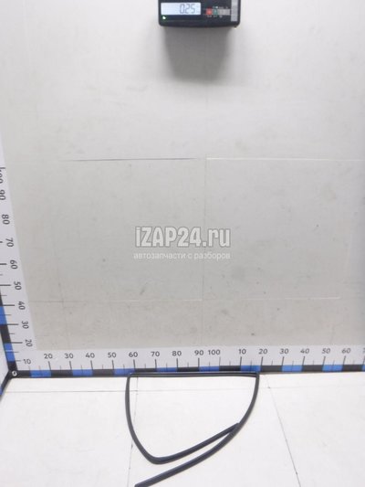 6814260050 Уплотнитель стекла двери Toyota GX470 (2002 - 2009)