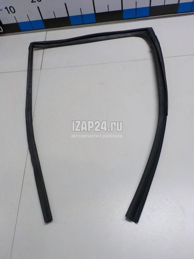 68142F4010 Уплотнитель стекла двери Toyota C-HR 2016