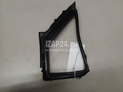 68189F4010 Уплотнитель форточки левой Toyota C-HR 2016