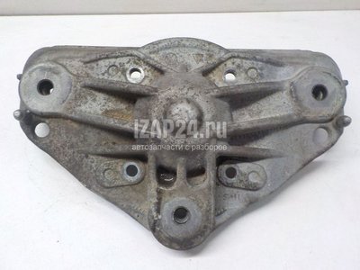 7L0412391E Кронштейн амортизатора VAG Touareg (2002 - 2010)