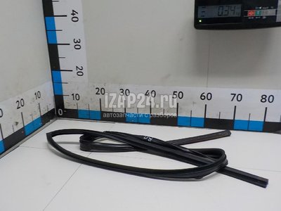 72235SMGE01 Уплотнитель стекла двери Honda Civic 5D (2006 - 2012)