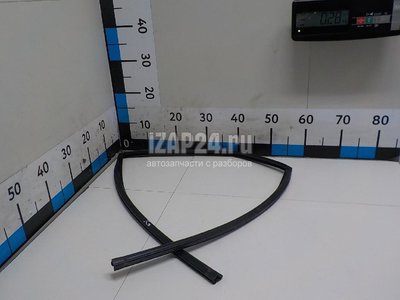 72735SMGE01 Уплотнитель стекла двери Honda Civic 5D (2006 - 2012)