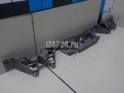 8200146040 Направляющая заднего бампера Renault Megane II (2003 - 2009)
