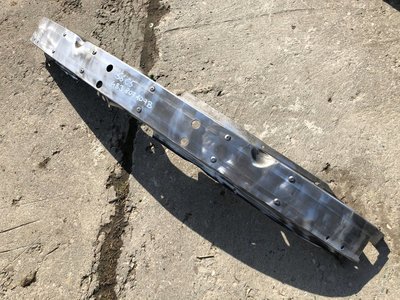 4B3807109B балка бампера передняя audi s6 c5 4.2 v8 усиление