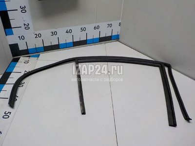 51347066616 Уплотнитель стекла двери BMW 1-серия E87/E81 (2004 - 2011)