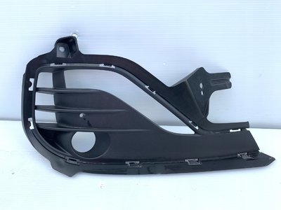 86564G4AE0 hyundai i30 фастбэк решетка бампера правая 17 -