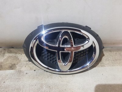 753120H020 toyota aygo ii решетка эмблема логотип значок