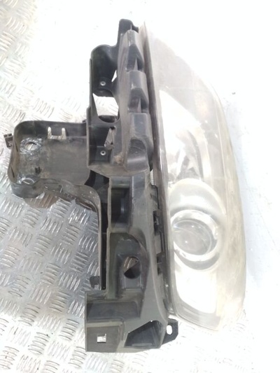 8200479716 Крепление фары левой Renault Scenic 2 поколение [рестайлинг] (2006-2009) 2008
