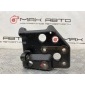 B5C715810 кронштейн кондиционера Mazda Demio 1 DW3W 2000 (1996-2002) , <strong>-Б/У Детали сняты с АВТОМОБИЛЯ</strong>