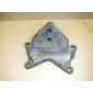 7L0399649B Кронштейн опоры КПП VAG Touareg (2002 - 2010)