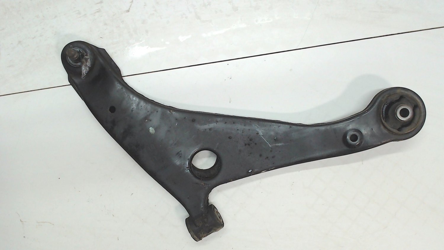 Рычаги передние галант. Рычаг митсубиси галант 9. Передний рычаг митсубиси галант. 4. Рычаг передней подвески митсубиси l200 2012.