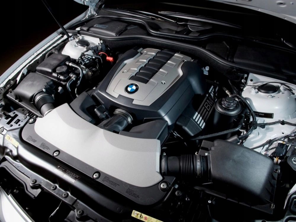 Новые двигатели бмв. БМВ е65 4.4 мотор. Двигатель БМВ n62b40a. BMW 740 e66 мотор. БМВ е65 4.8 мотор.