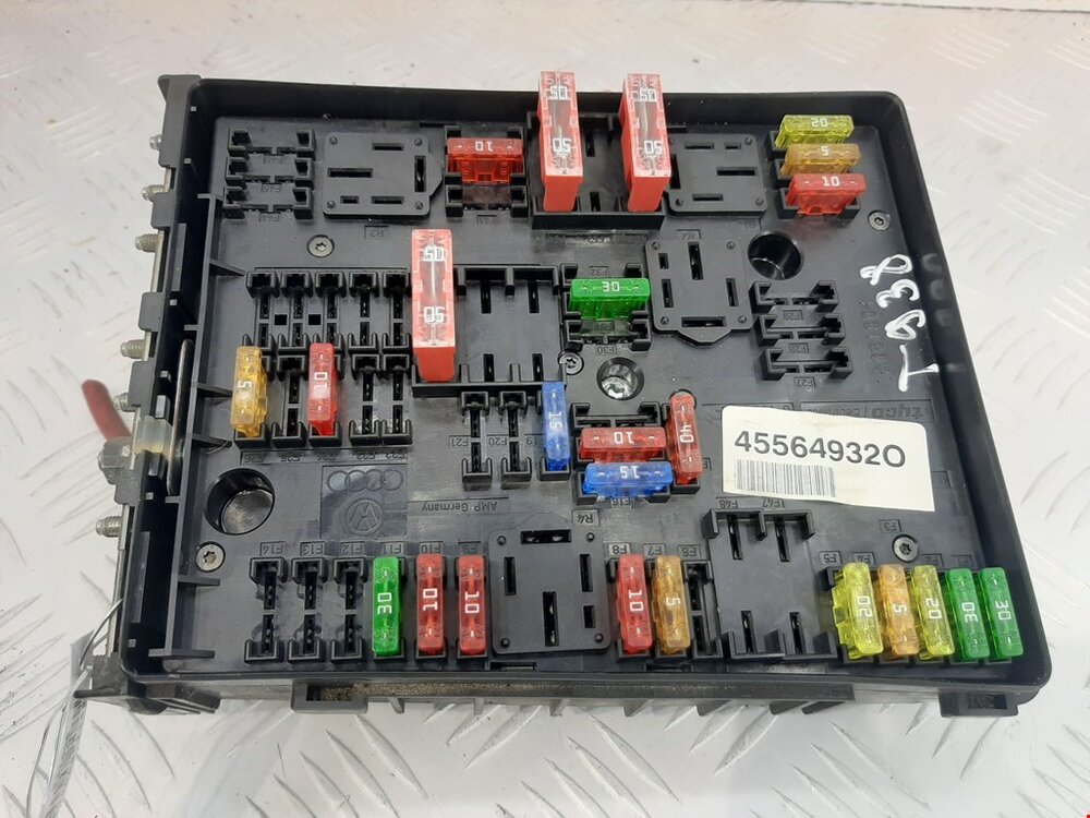 схема расположения предохранителей фольксваген гольф 5. Volkswagen golf 5 предохранители. блок предохранителей vw t3. блок предохранителей гольф 5. предохранитель volkswagen golf 5.