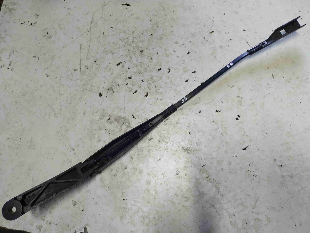 Как поменять поводок переднего стеклоочистителя audi q5