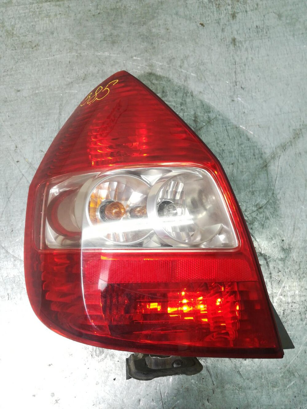 Задние фонари на honda accord 6. Фонарь задний левый хонда. Фонарь задний левый хонда. Задний фонарь хендай траджет. Honda cr-v rm 2013 год лампы заднего фонаря.