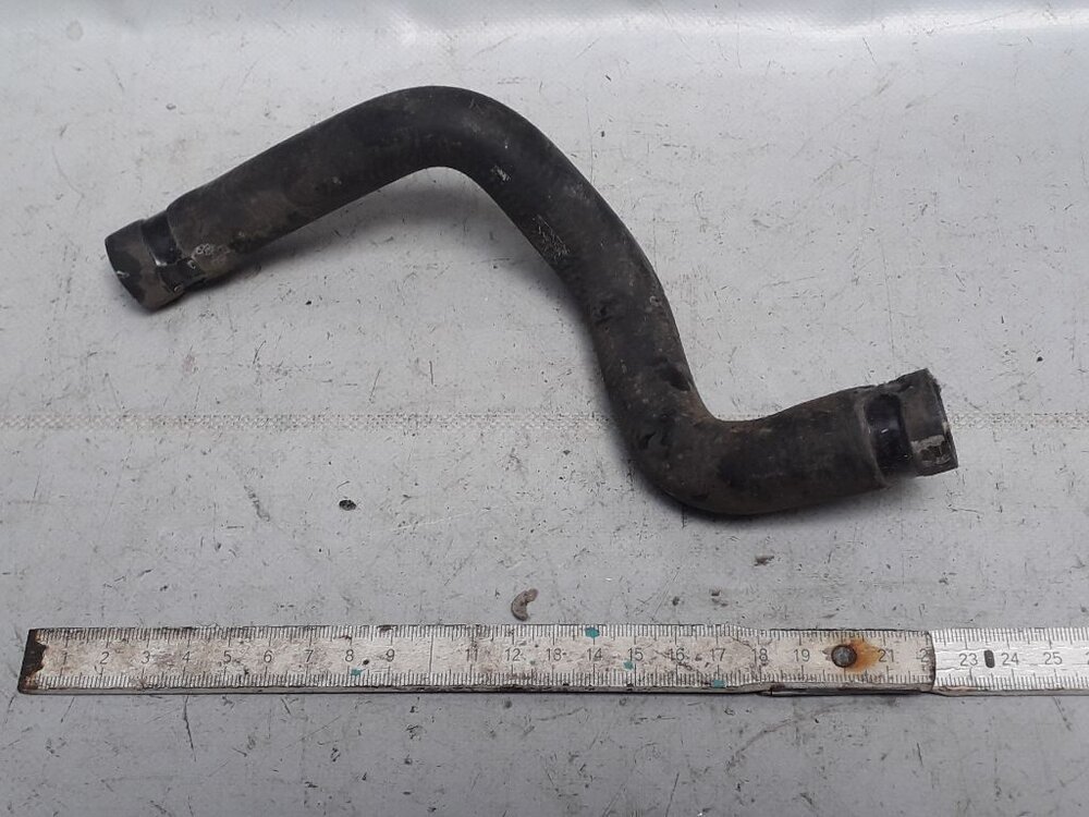 Патрубок ниссан примера р11. Патрубок Nissan. Сапунный шланг Ниссан Эльгранд. Патрубок Nissan 28 мм внутренний диаметр.