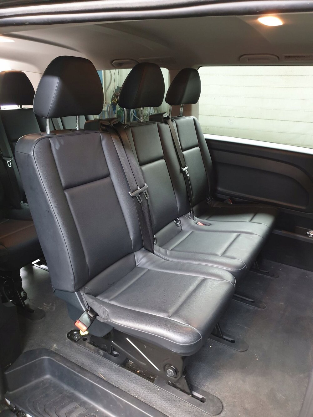 Как снять заднюю крышку сиденья vito w447