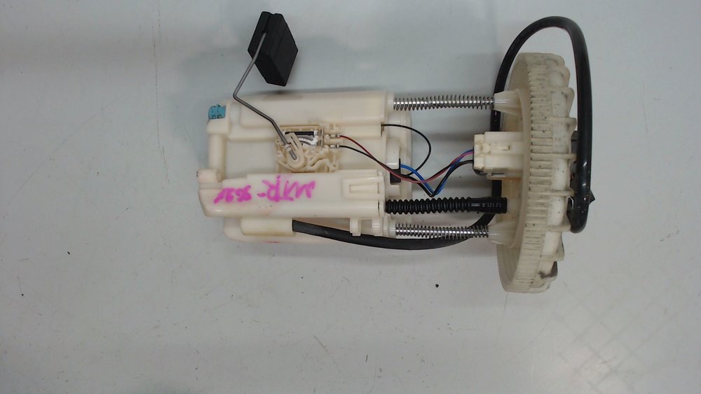 Заводской колесный насос на тойоту альфард. Топливный насос тойота. Насос тойота приус. Шестерня бензонасоса приус 30. Топливный насос приус.