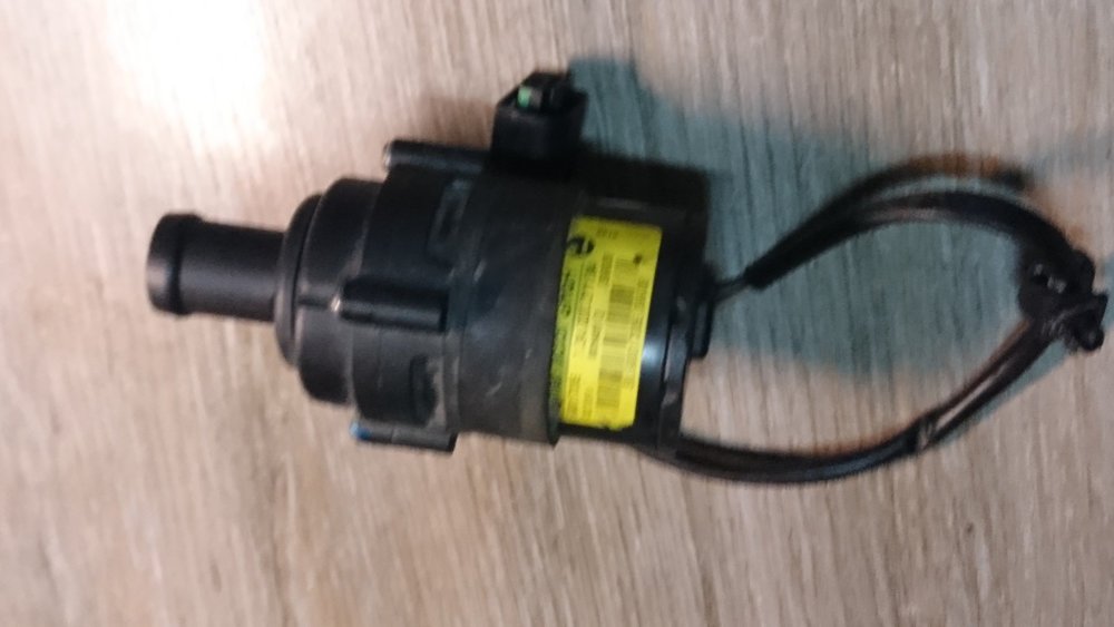 Помпа webasto vw touareg. Насос циркуляционный u4847 webasto (9017982a). U4855 насос циркуляционный. Насос охлаждающей жидкости вебасто. Фольксваген т5 циркуляционный насос вебасто.