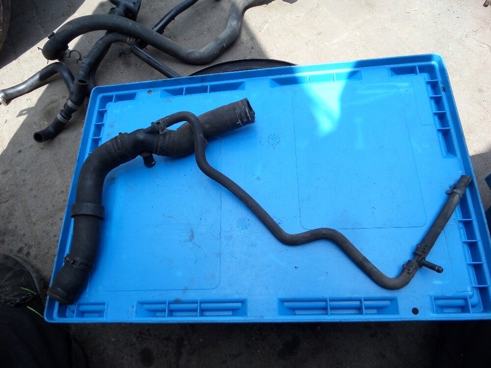 8L0122101D Volkswagen OE провода шланг трубки радиатора audi a3 1.8 20v