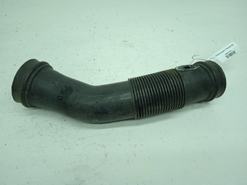 Патрубок воздушного фильтра б5. Патрубок воздушного фильтра vw t4. Воздушный патрубок пассат б5 1. Воздушный патрубок ауди а4. 6 ahl.