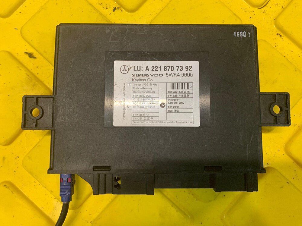 Keyless Go Mercedes Benz W221 - YouTube