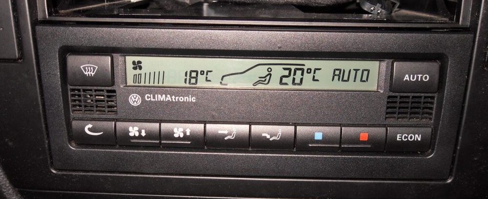 Климат контроль пассат б5. Passat b5 климат контроль блок. Ошибки климатроника пассат б5. Пассат б5 климатроник самодиагностика. Каналы climatronic.