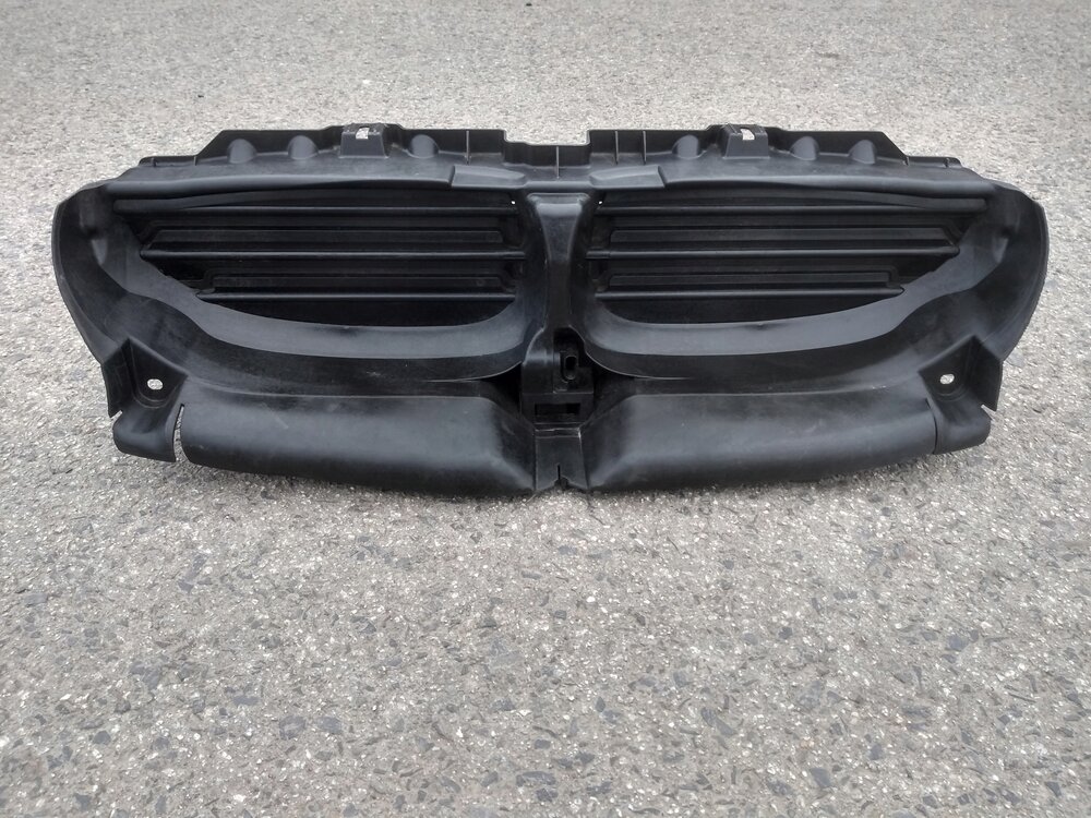 Жалюзи радиатора BMW e60. Жалюзи радиатора БМВ е60 дорестайлинг. Жалюзи радиатора БМВ е60. Сервопривод жалюзи радиатора БМВ е60.