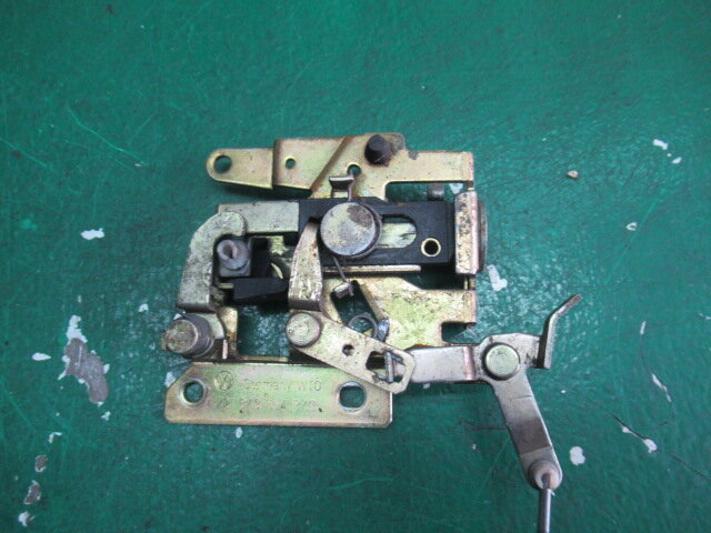 Замок двери на т4. Замок двери фольксваген транспортер т4. Замок двери на т4. Замок на сдвижную дверь фольксваген т4. Замок двери фольксваген т4.