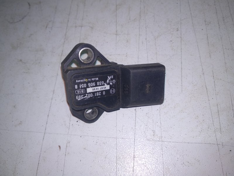 Датчик абсолютного давления ауди. Датчик абсолютного давления ауди. Датчик абсолютного давления audi a6 c5. Датчик давления audi q7. 038907281b.