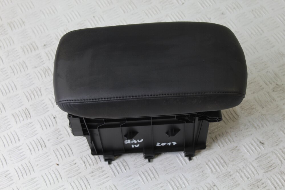 подлокотник сдвижной для rav4 2000-2005. подлокотник на рав 4 1 поколения. подлокотник тойота рав 4 1 поколения. органайзер в подлокотник для toyota rav4 2020. органайзер в подлокотник тойота рав 4 2020.