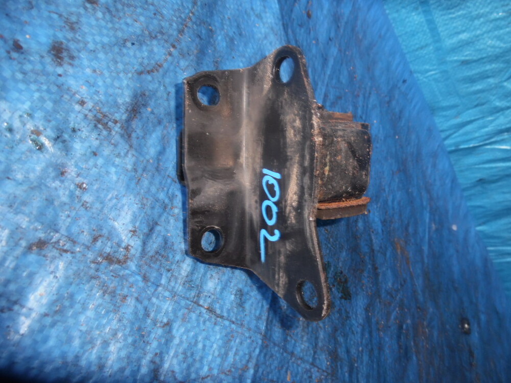 Подушка двигателя спасио. Подушка двс 2001. toyota 12363-74100 подушка двигателя где стоит.