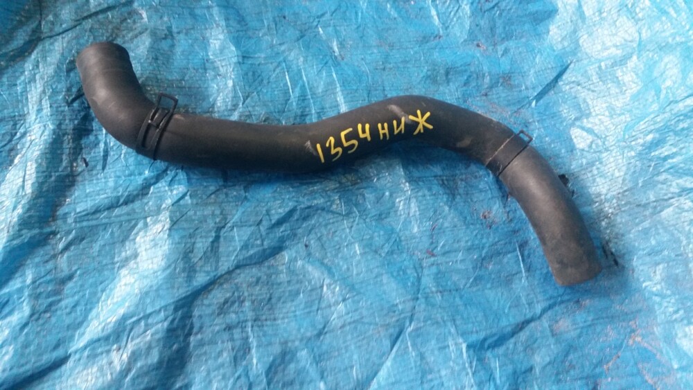 Шланги радиатора bmw e30. Патрубок охлаждения победа м2. Патрубок радиатора 63. Патрубок радиатора для bmw e34. Силиконовые патрубки на полке.