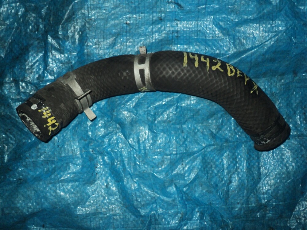 как стоят патрубки радиатора печки мазда демио dy5w фото. патрубок радиатора верхний мазда. патрубок радиатора нижний мазда титан 1997. патрубок радиатора нижний лж936. верхний патрубок радиатора jac rein 2.