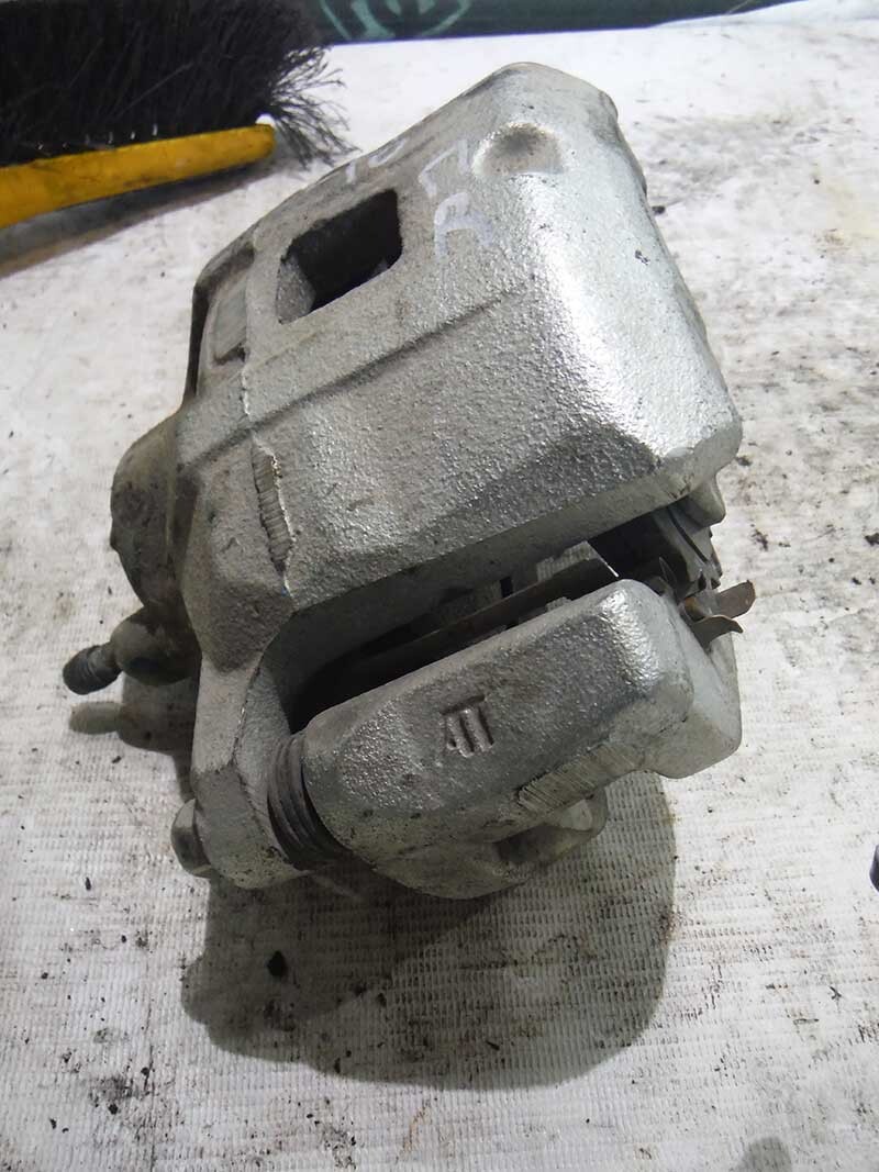 Суппорт тормозной митсубиси лансер 10. Задний суппорт лансер 10. 5 передние суппорта. Суппорта на митсубиси лансер 10. Суппорта на митсубиси лансер 10.