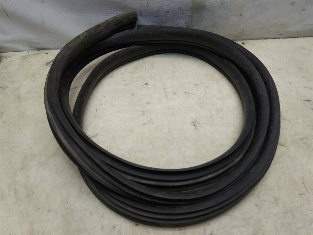 Уплотнитель двери сандеро 1. Уплотнитель двери рено сандеро верхний бархотка. Уплотнитель двери сандеро 1. Уплотнитель двери sandero exist. Уплотнители дверей renault sandero.