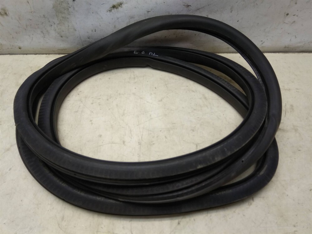 Уплотнитель проема двери skoda octavia 2019. Уплотнитель проема левой передней двери. Уплотнитель дверного проёма передней левой поло седан. Уплотнитель передней двери верхний мазда 323. Уплотнитель дверного проёма передней левой поло.