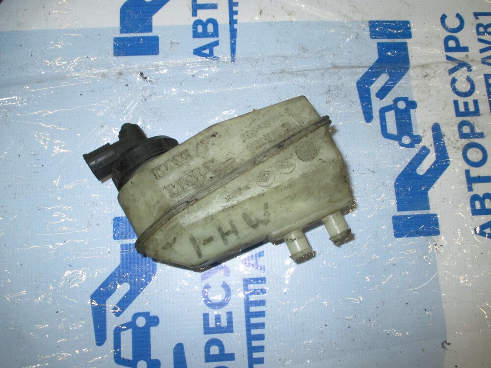 бачок тормозной жидкости рено меган 2 расположение. рено сценик 1 двигатель 1. уровень тормозной жидкости рено меган 2. рено меган 1 жидкости. 6 бачок тормозной жидкости.