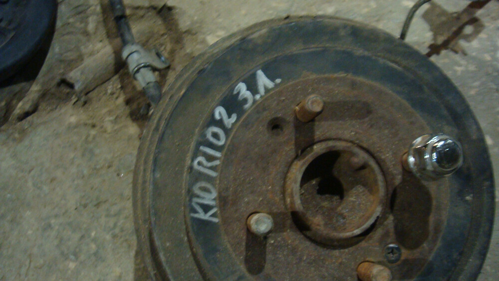 кожух тормозного диска киа рио 2. пыльник тормозного диска тойота королла е150. задний кожух тормозного диска опель антара. Hyundai-kia 582512e000. кожух тормозного диска задний land cruiser 200.