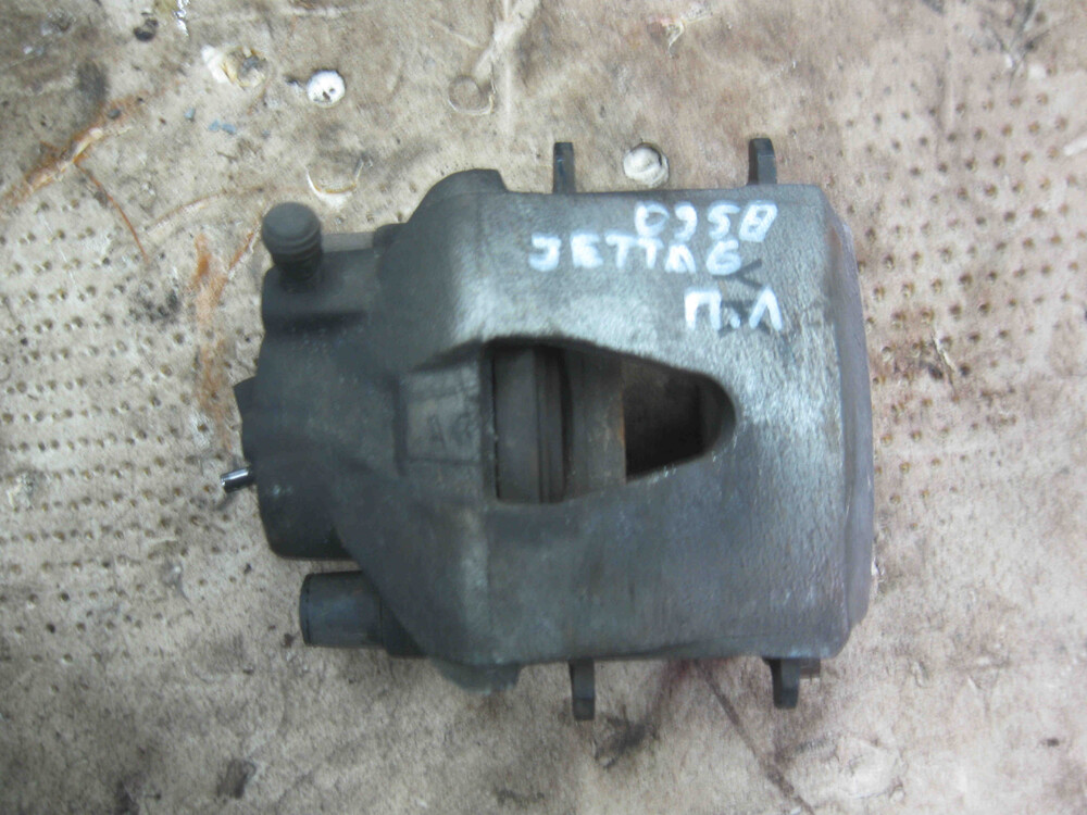 Задние суппорта фольксваген джетта. Поршень заднего суппорта джетта 6. Задний суппорт фольксваген джетта 5. Jetta 1999 суппорт перед. Передний суппорт vw jetta.