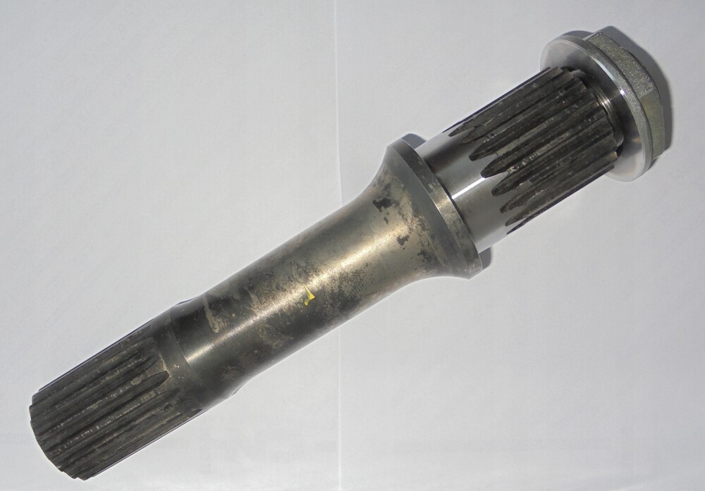 Вал 1268156 бортового редуктора / shaft-axle. Вал ведущий среднего моста камаз 6520-2502024. Вал ведущий шестерни редукторного моста правый 469-00-2407122-01. Вал мост. Вал заднего моста дт 75.