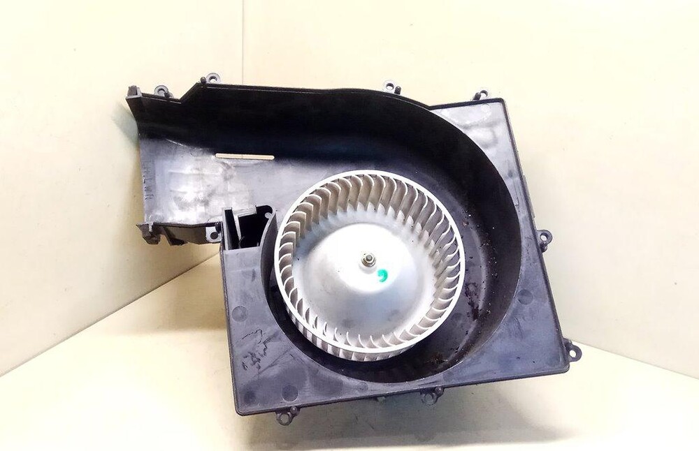 ниссан альмера снимаем моторчик печки