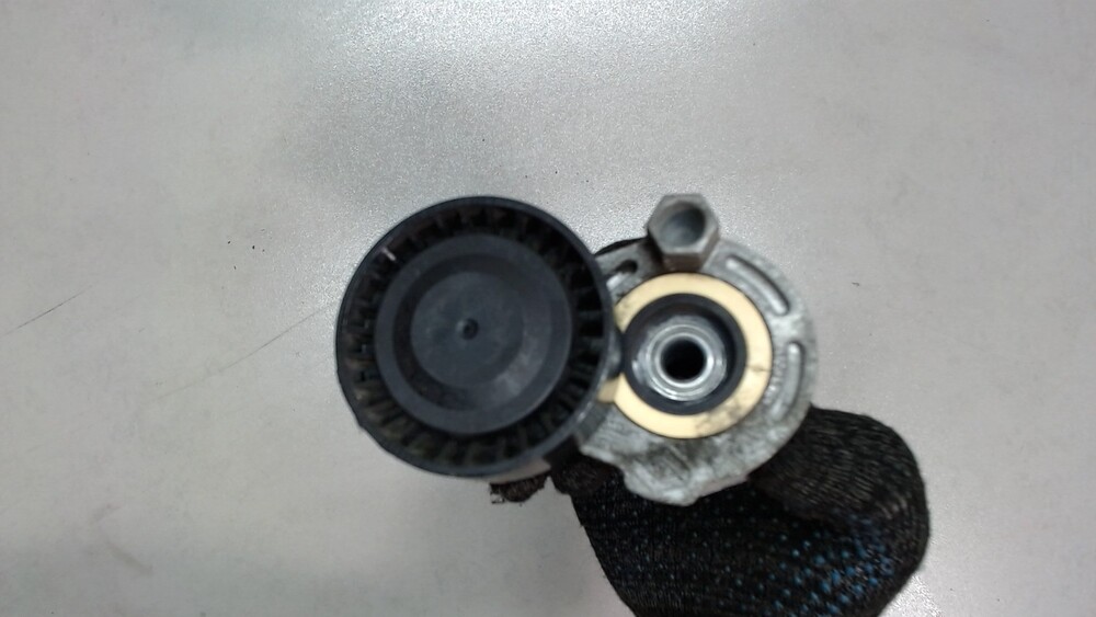 Натяжитель ремня генератора рено меган 2. 6. Ролик приводного ремня рено меган 2. Меган 2 ролик натяжной генератор. Меган 2 ролик натяжной генератор.