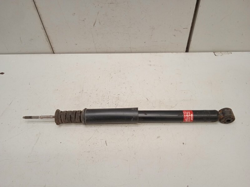 Задние амортизаторы ниссан g15. Задний амортизатор альмера g15. 5621000q3f. 8200953294 амортизатор задний renault. Задние амортизаторы ниссан g15.