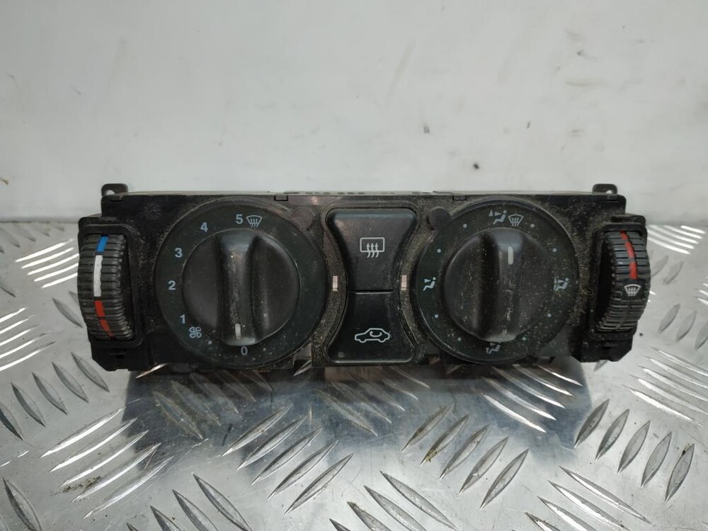 Блок управления климат контролем мерседес. Блок кнопок климата мерседес glb. Блок управления климат контролем мерседес. Блок управления климат контролем мерседес. Управление климатом мерседес 211.