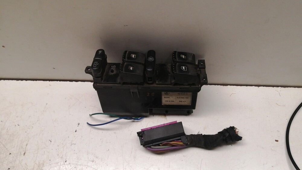 5e0 959 858 a whs. Кнопки стеклоподъемника skoda octavia tour 2009. Блок управления стеклоподъемниками skoda octavia a5. Накладка блока управления стеклоподъемниками skoda octavia a5. Блок управления стеклоподъемниками октавия а5.