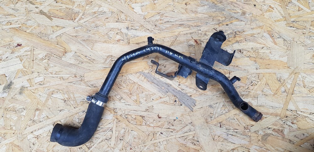 Патрубок системы охлаждения пассат б5. Патрубок системы охлаждения пассат б5. Верхний патрубок радиатора vw passat b5. Патрубок системы охлаждения пассат б5 1. Патрубок радиатора passat b5.