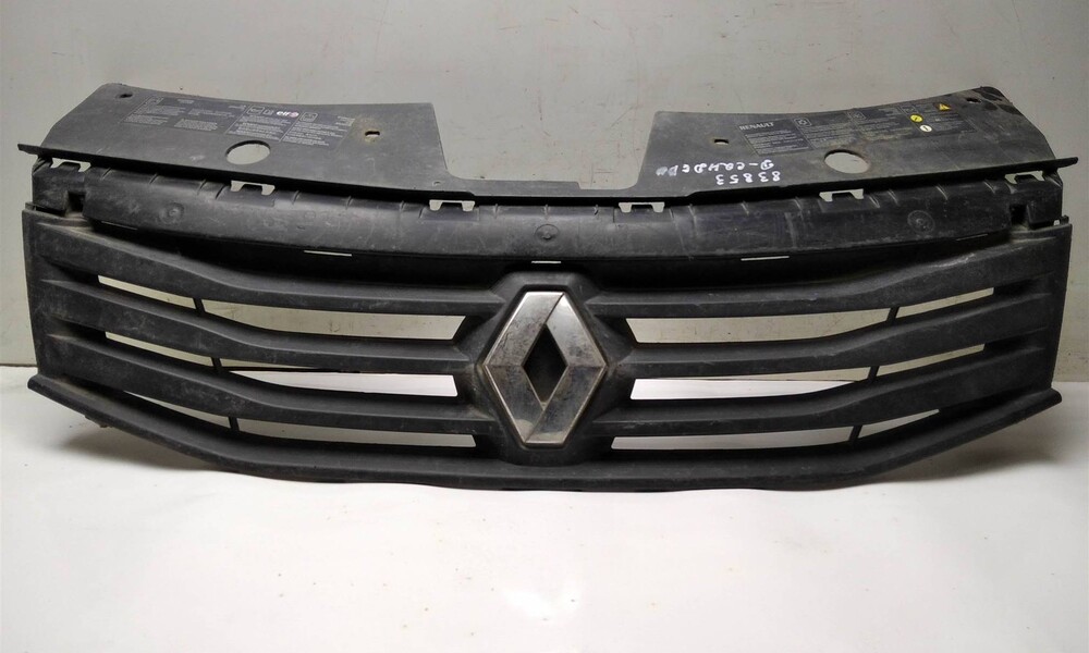 Как снять решетку радиатора логан 8200925718 Решетка радиатора renault Sandero 2009-2014 купить бу по цене 33735 ₸
