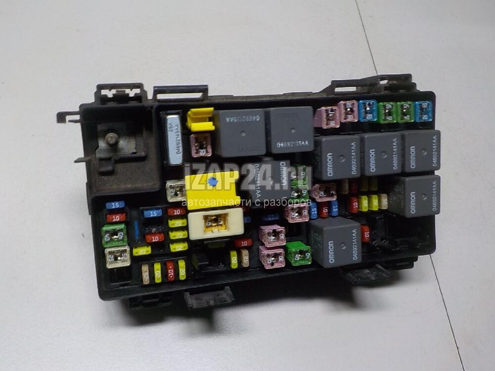 блок предохранителей 04692305af. 4 1997. 4 1997. блок предохранитель крайслер вояджер. 4 1997.
