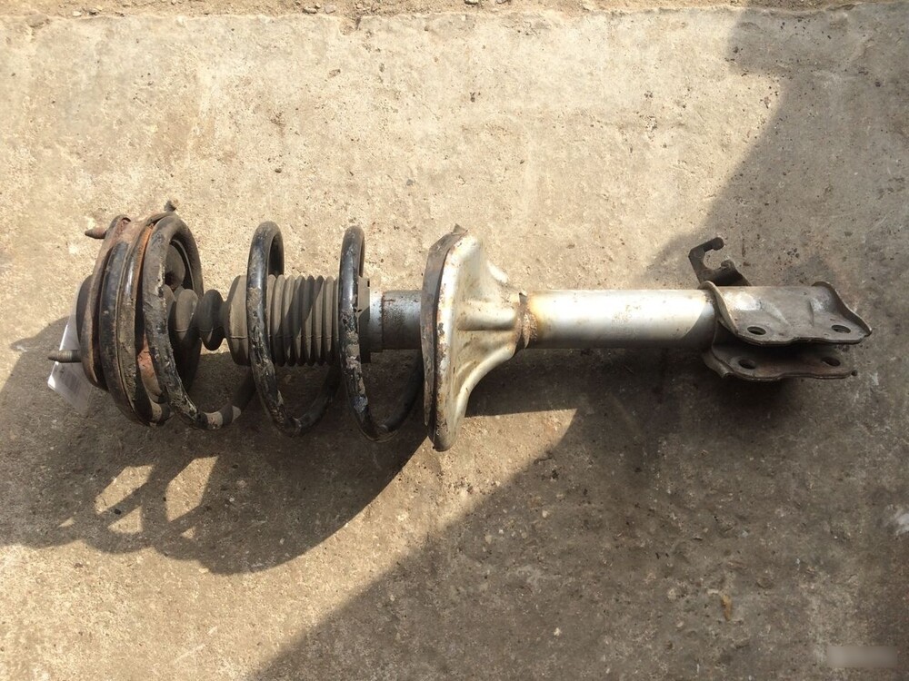 Амортизаторы outlander xl передний. Митсубиси аутлендер 2015 стойка амортизатора. Передний амортизатор митсубиси аутлендер 3. Амортизатор передний mitsubishi outlander. Передний амортизатор аутлендер 1.